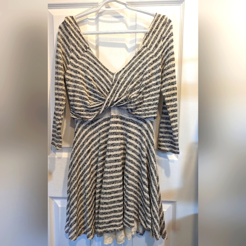 💙 FREE PEOPLE 💙 Striped V-neck Dress